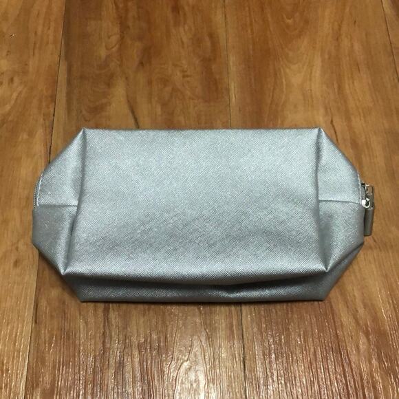 NWOT Silver Shimmer Cosmetic Bag - Picture 1 of 7